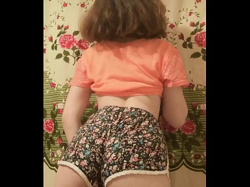 ❤️ Keçika ciwan a seksî li ber kamerayê kurtanên xwe ji xwe dike ️❌ Porno li porno ku.hentaisaturn.ru ❤